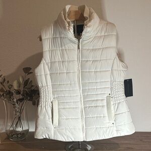 Women's White Puffer Vest SIZE L / XG new with tag
